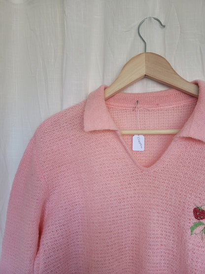 🍓  Blush Berry - vintage sweater with embroidered strawberries - size S/M