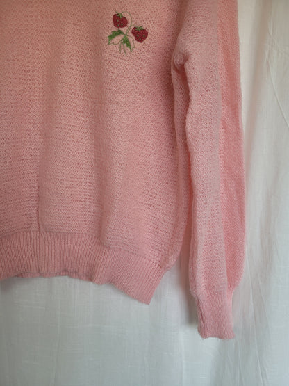 🍓  Blush Berry - vintage sweater with embroidered strawberries - size S/M