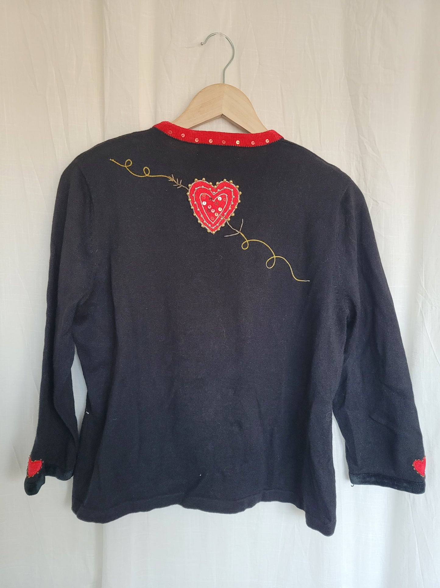 🌙 Hearts Aligned - vintage cardigan with embroidered hearts - size M