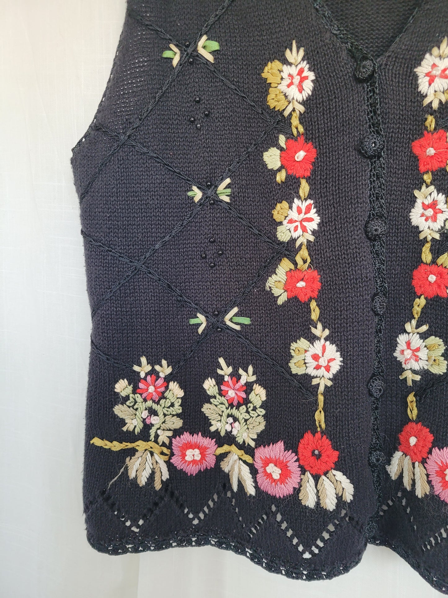 🖤 Midnight Bloom - vintage spencer vest with embroidered flowers - size M/L