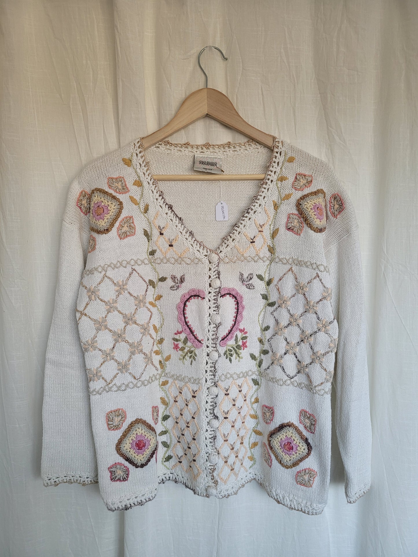 🤍 Soft Romance - vintage cardigan with embroidered details - size M/L