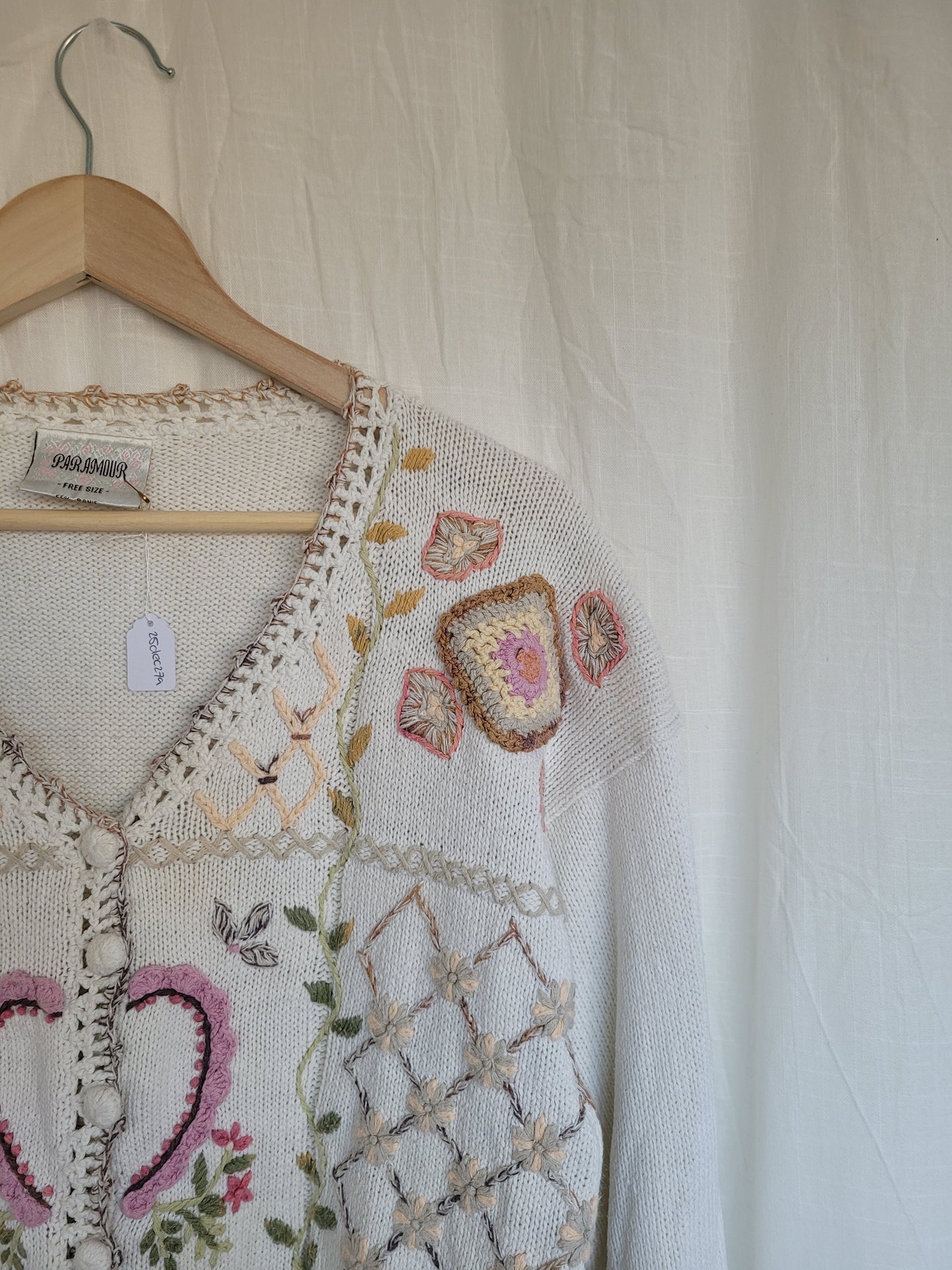 🤍 Soft Romance - vintage cardigan with embroidered details - size M/L