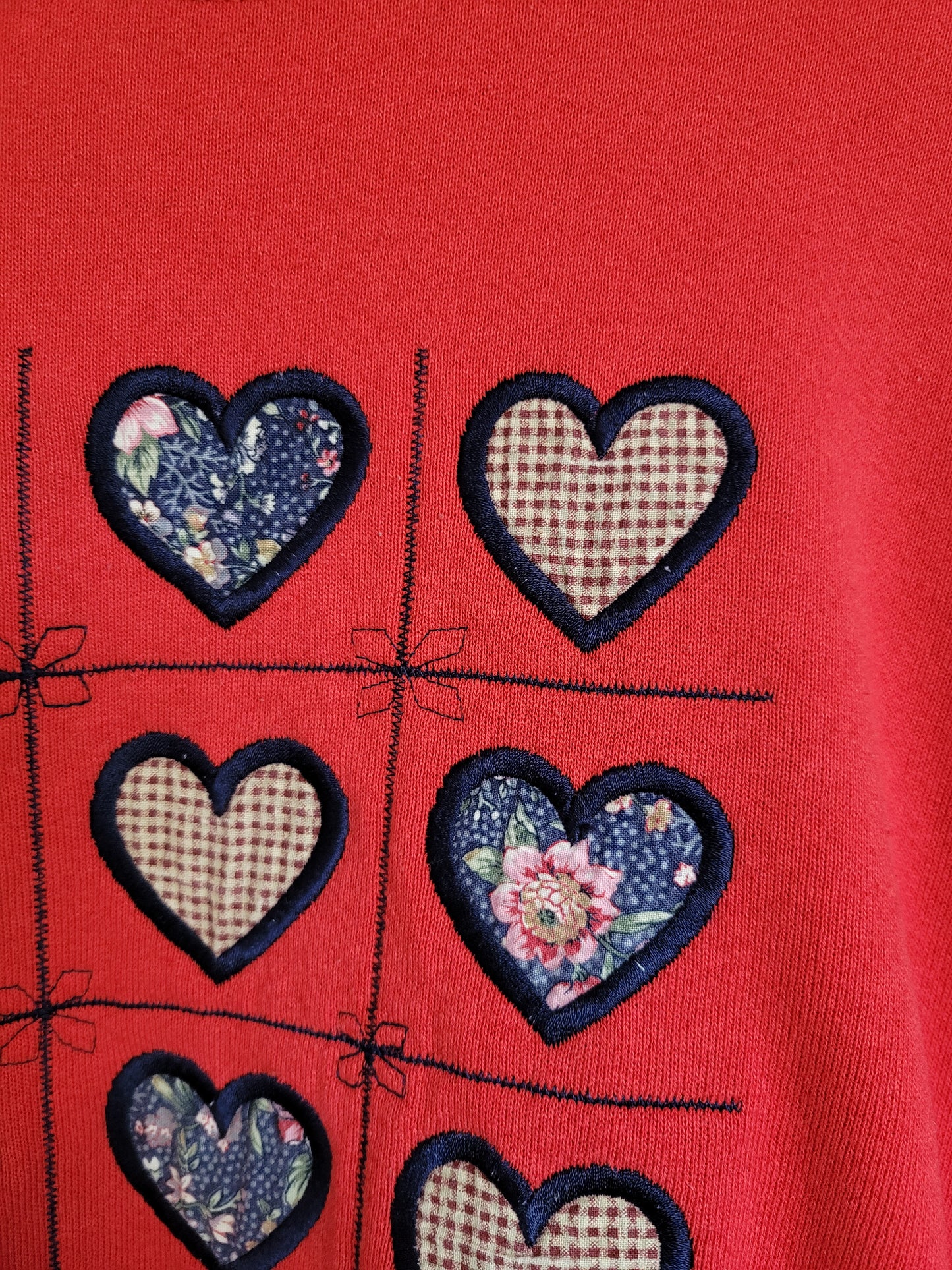 💕 Nine Little Hearts - vintage crewneck sweater with embroidered hearts - size L