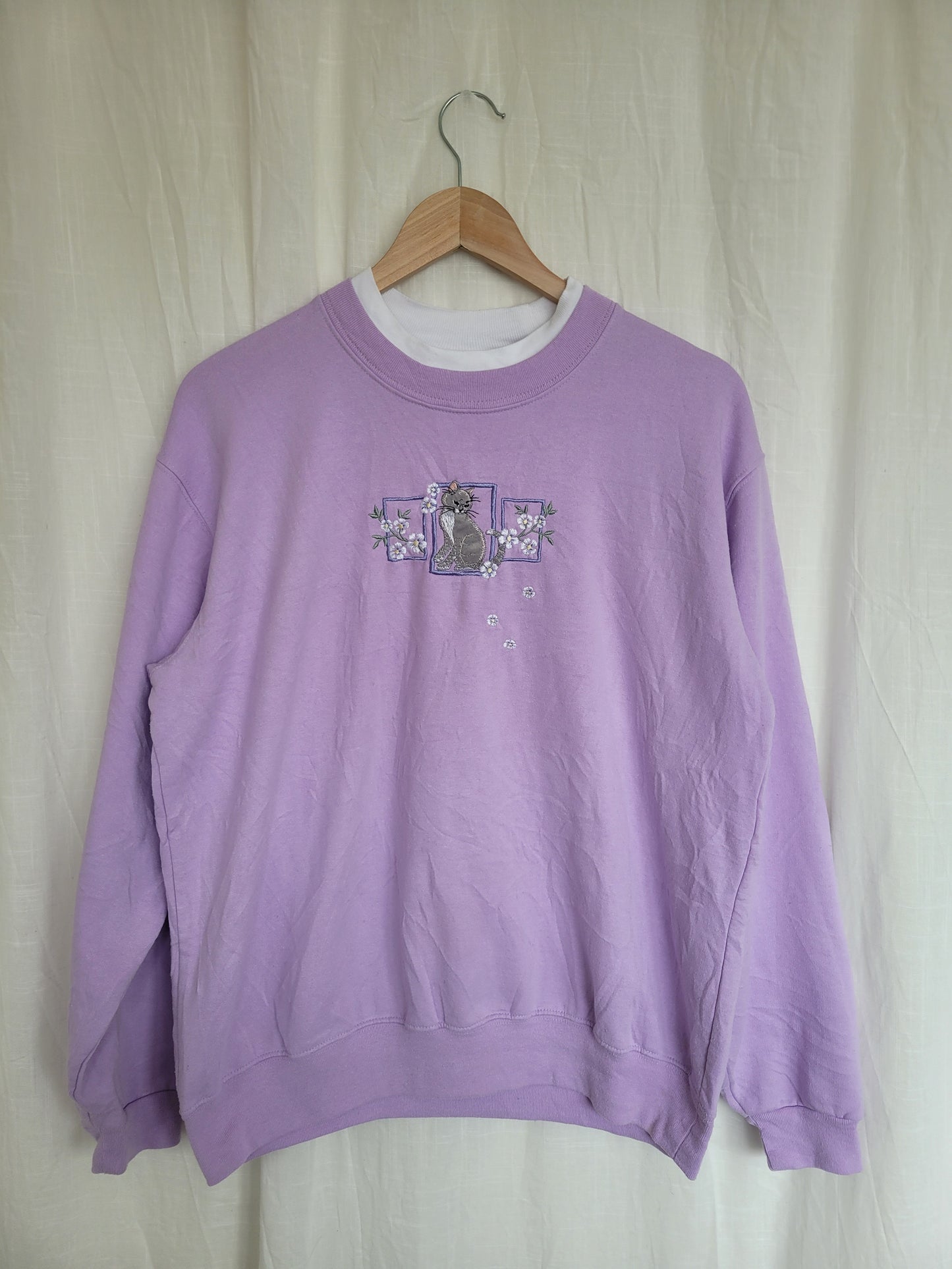 💜 Lilac Whiskers - vintage crewneck sweater with embroidered cat (Perfectly Imperfect) - size L