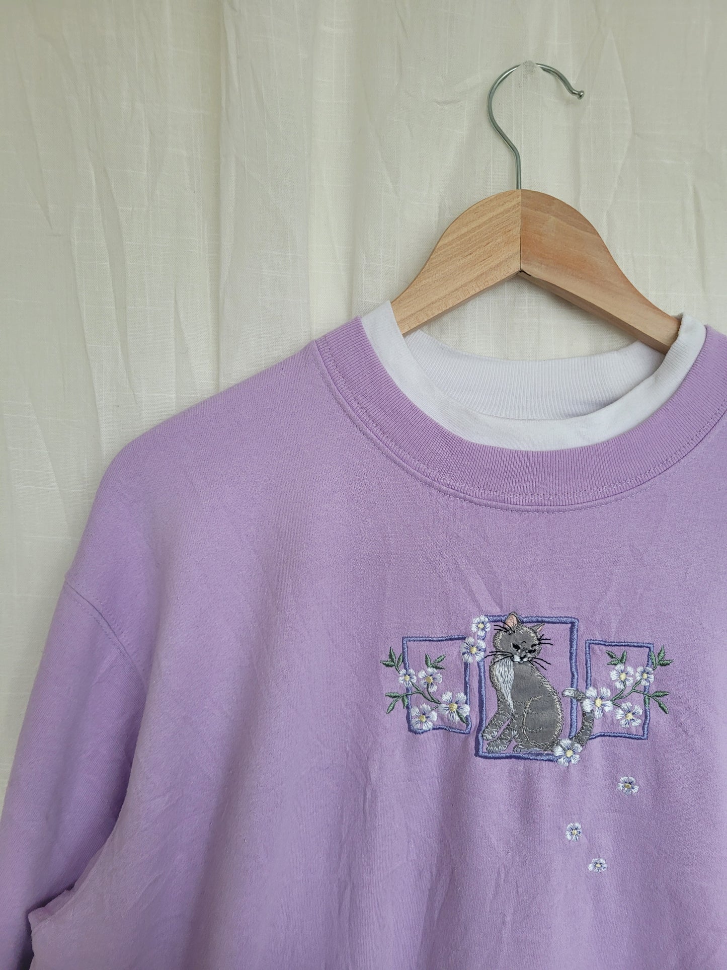 💜 Lilac Whiskers - vintage crewneck sweater with embroidered cat (Perfectly Imperfect) - size L