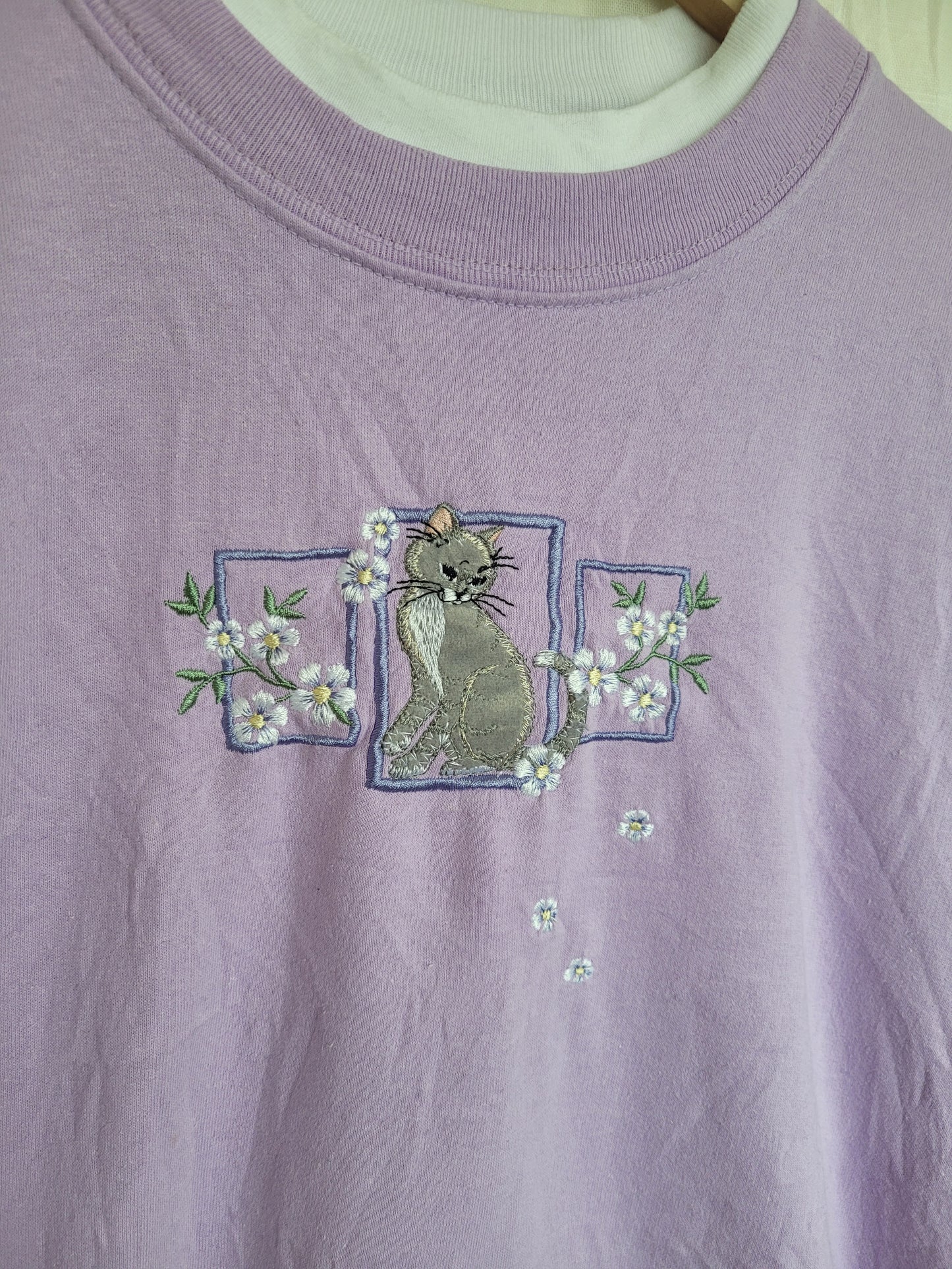 💜 Lilac Whiskers - vintage crewneck sweater with embroidered cat (Perfectly Imperfect) - size L