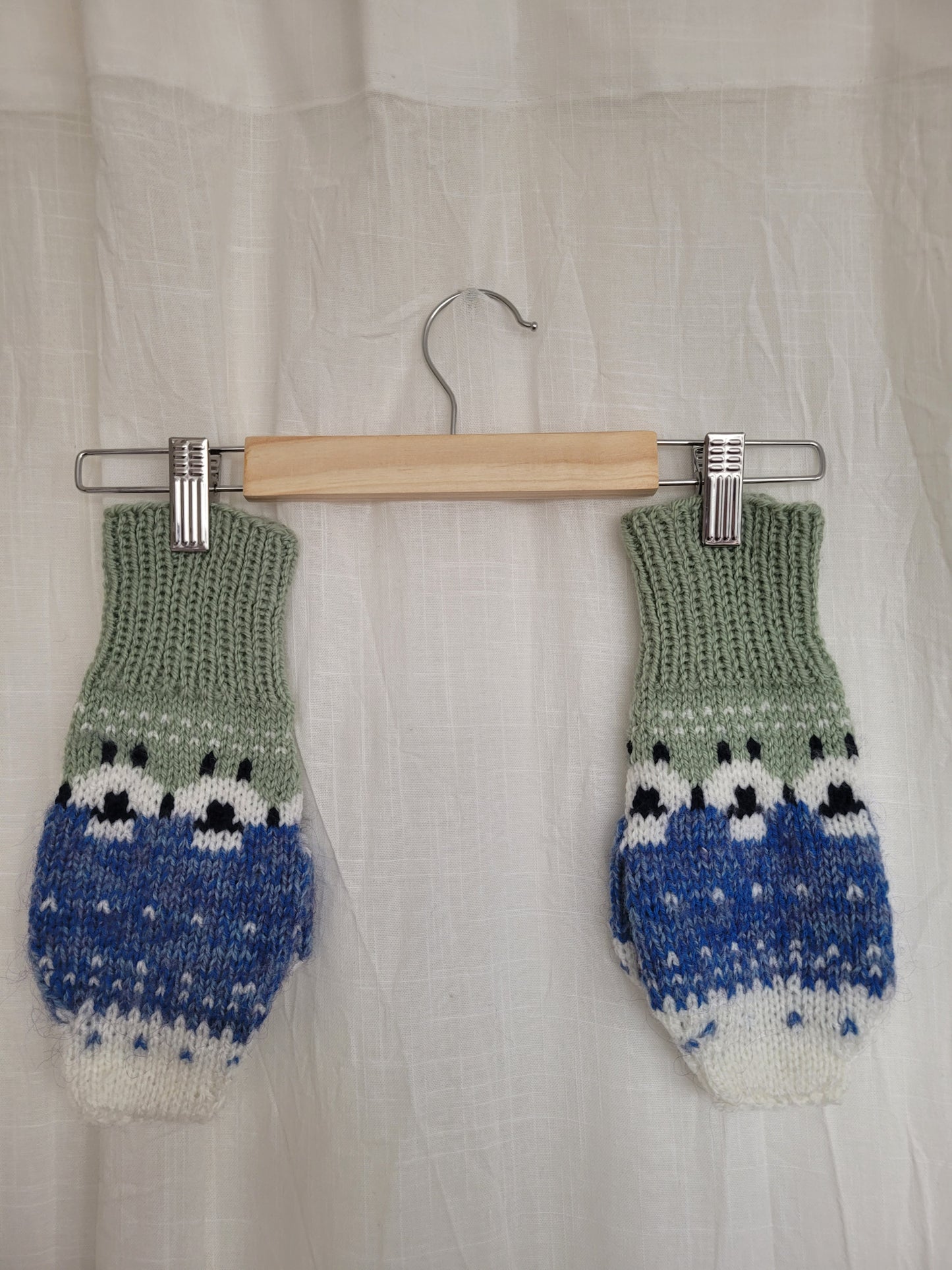 ✨ Little Flock Warmers - vintage handknitted mittens