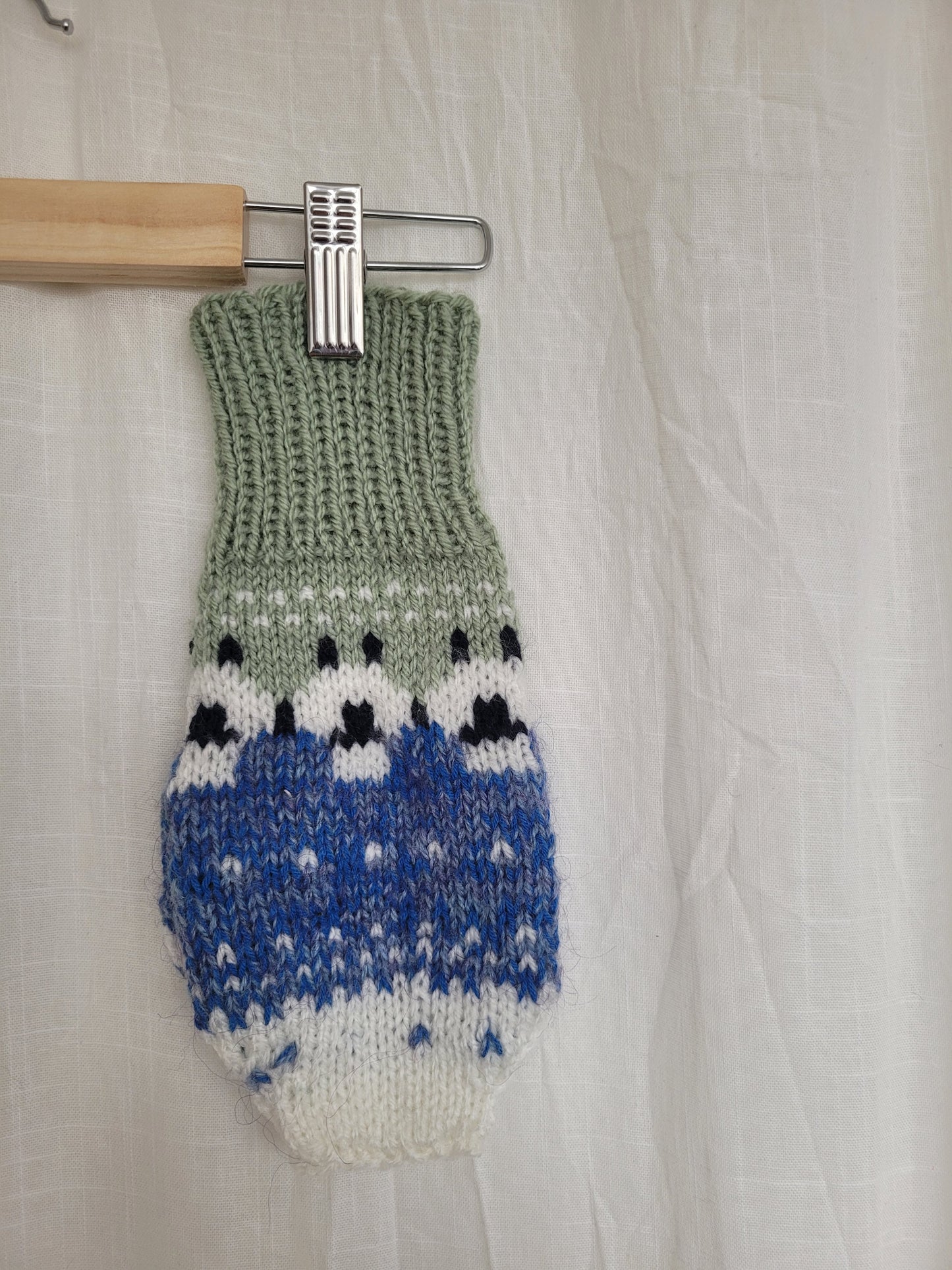 ✨ Little Flock Warmers - vintage handknitted mittens