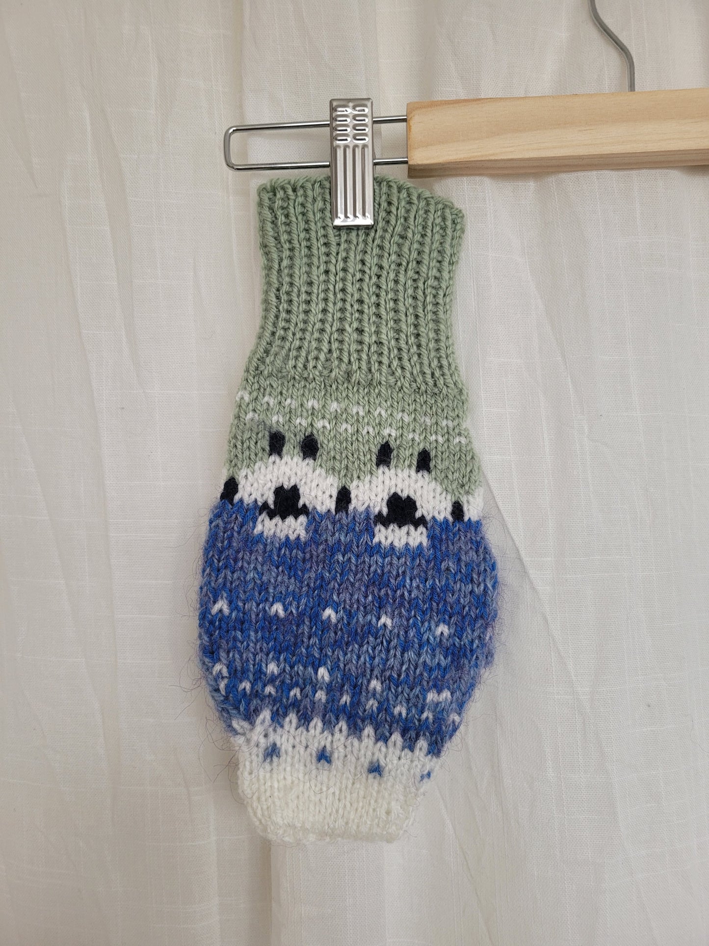 ✨ Little Flock Warmers - vintage handknitted mittens