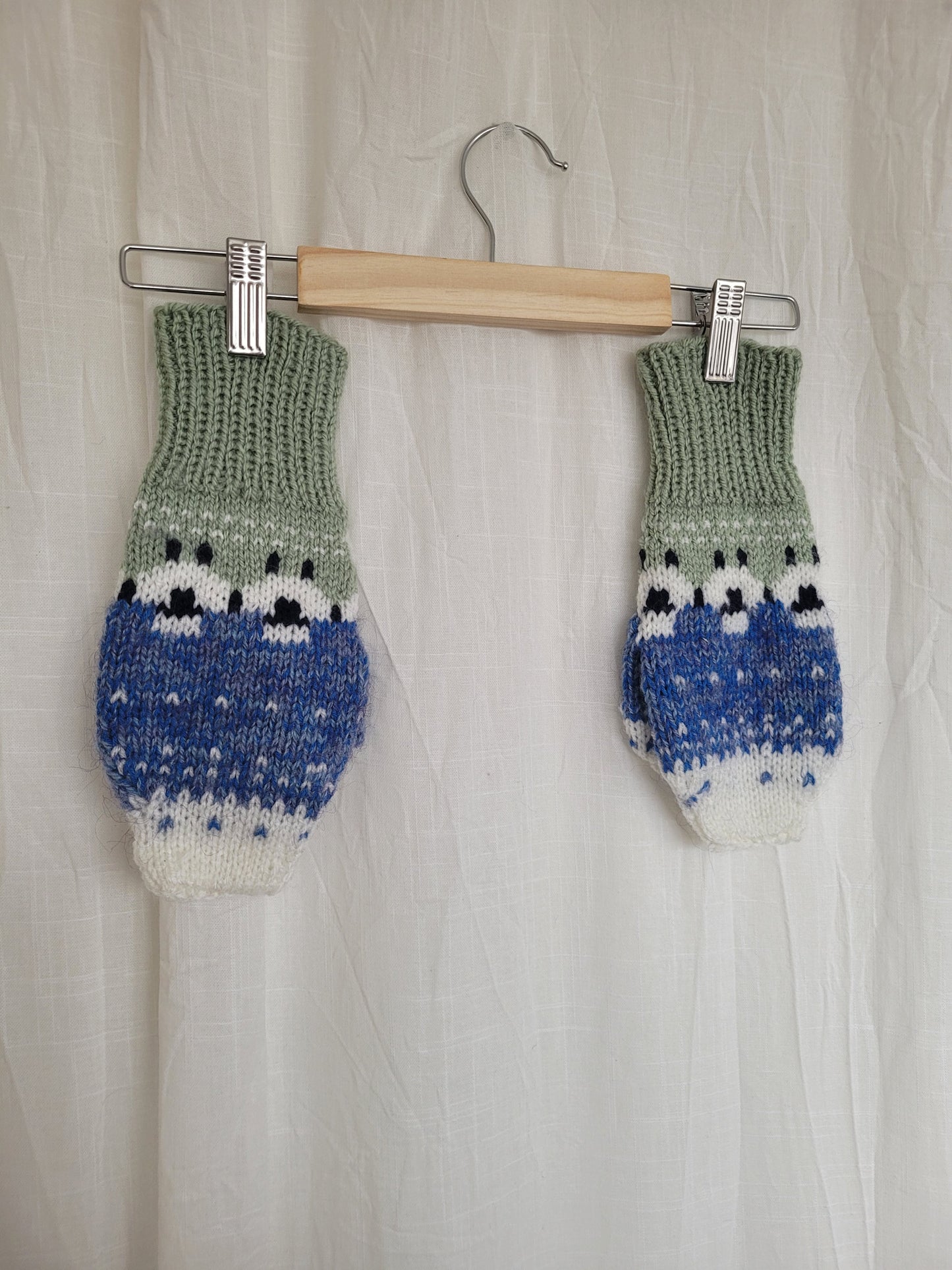 ✨ Little Flock Warmers - vintage handknitted mittens