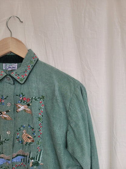 💚 Whispering Waters - vintage blouse with embroidered ducks and lake - size M
