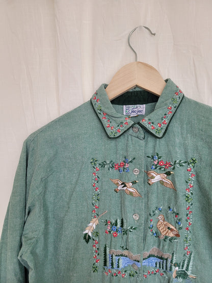 💚 Whispering Waters - vintage blouse with embroidered ducks and lake - size M