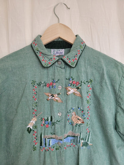 💚 Whispering Waters - vintage blouse with embroidered ducks and lake - size M
