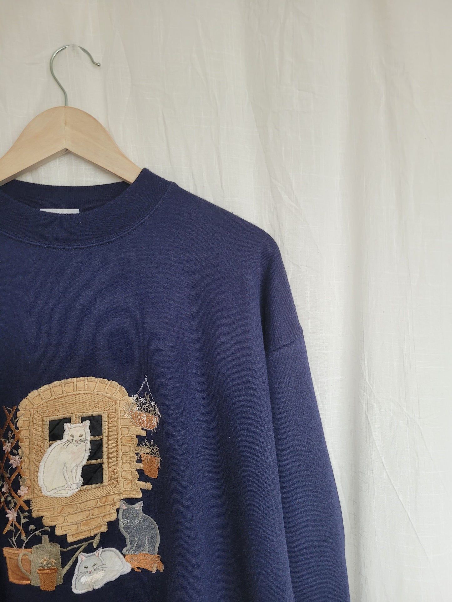 🪟 Window Cat Tales - vintage crewneck sweater with embroidered cats (Perfectly Imperfect) - size S/M (oversized)