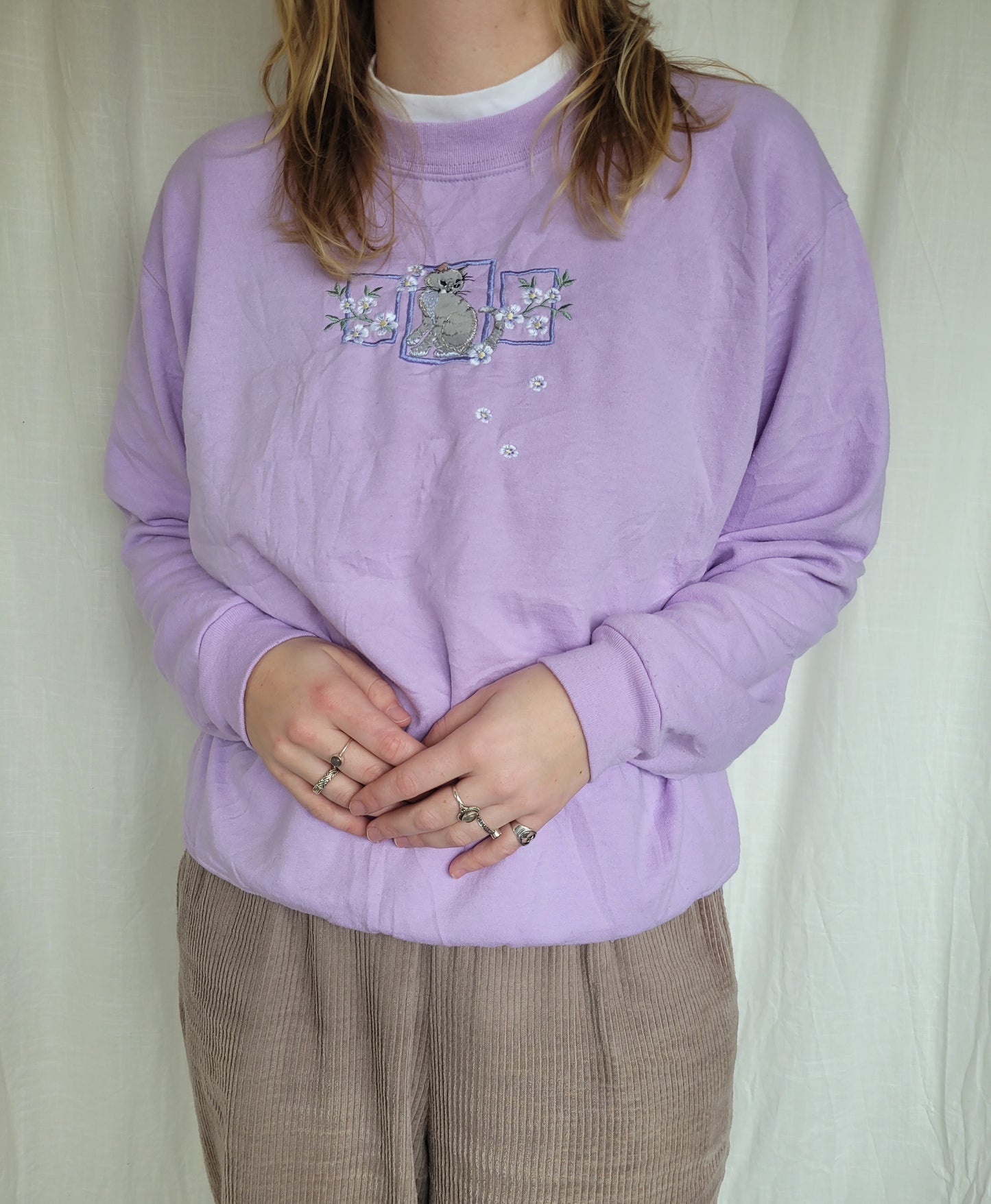 💜 Lilac Whiskers - vintage crewneck sweater with embroidered cat (Perfectly Imperfect) - size L
