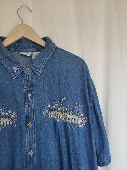🌸 Garden Gate - vintage denim shirt with embroidered flower details - size XXL/3XL