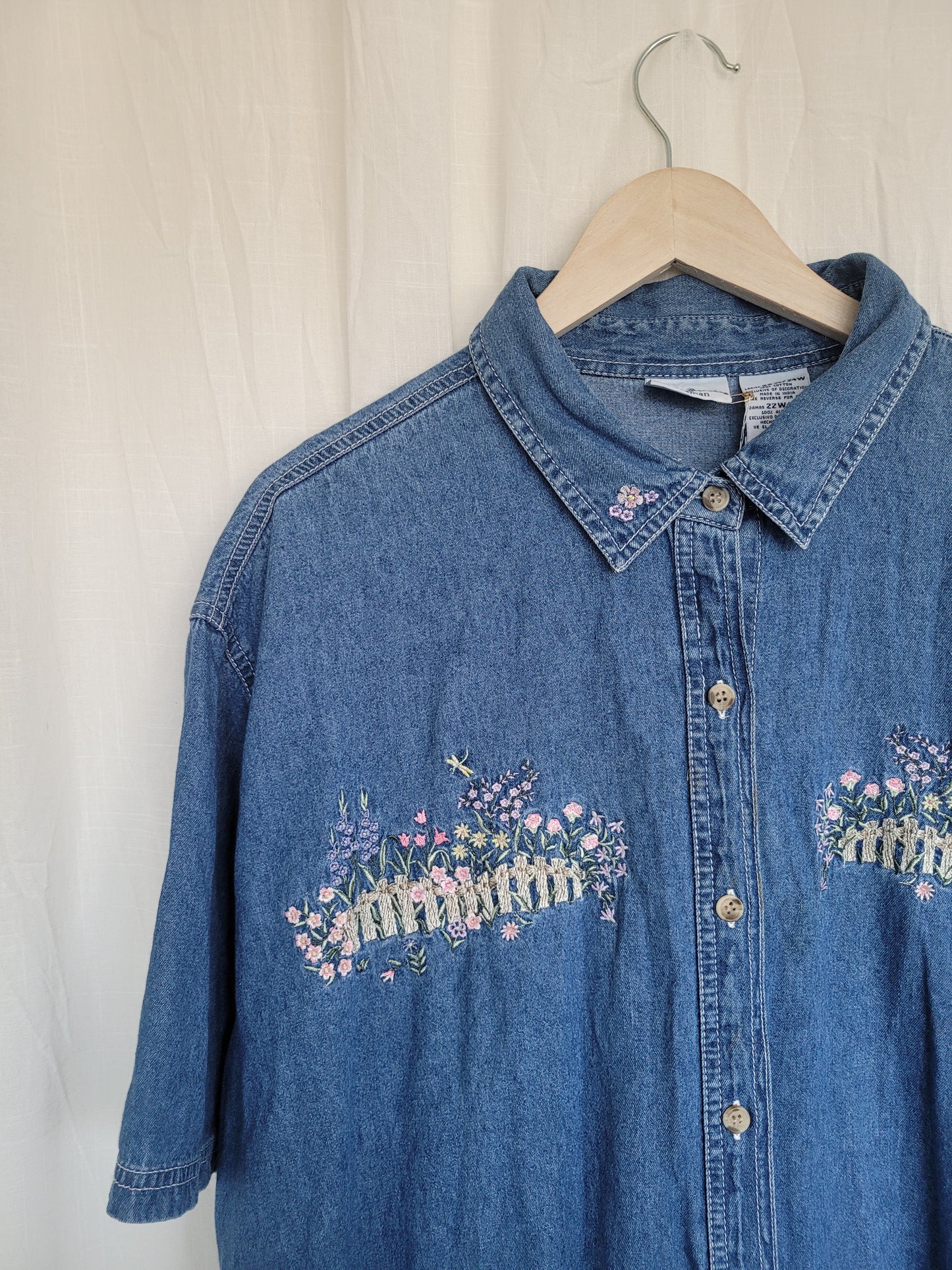 🌸 Garden Gate - vintage denim shirt with embroidered flower details - size XXL/3XL