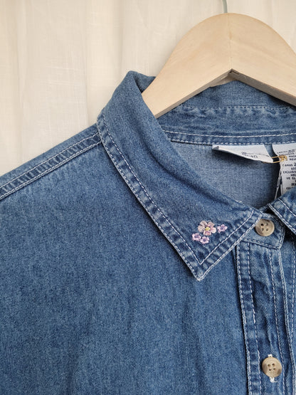 🌸 Garden Gate - vintage denim shirt with embroidered flower details - size XXL/3XL