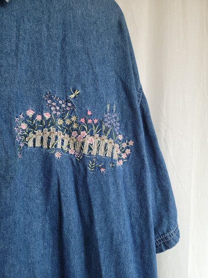 🌸 Garden Gate - vintage denim shirt with embroidered flower details - size XXL/3XL
