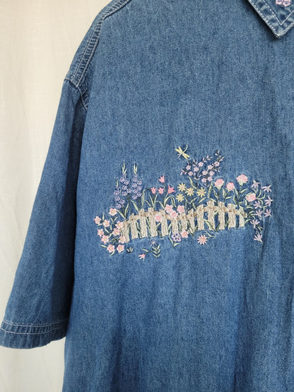 🌸 Garden Gate - vintage denim shirt with embroidered flower details - size XXL/3XL