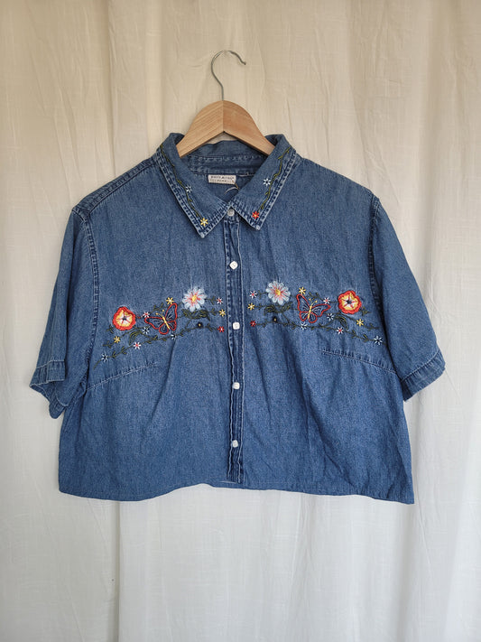 🌸 Butterfly Bloom - vintage cropped denim shirt with embroidered details - size L/XL