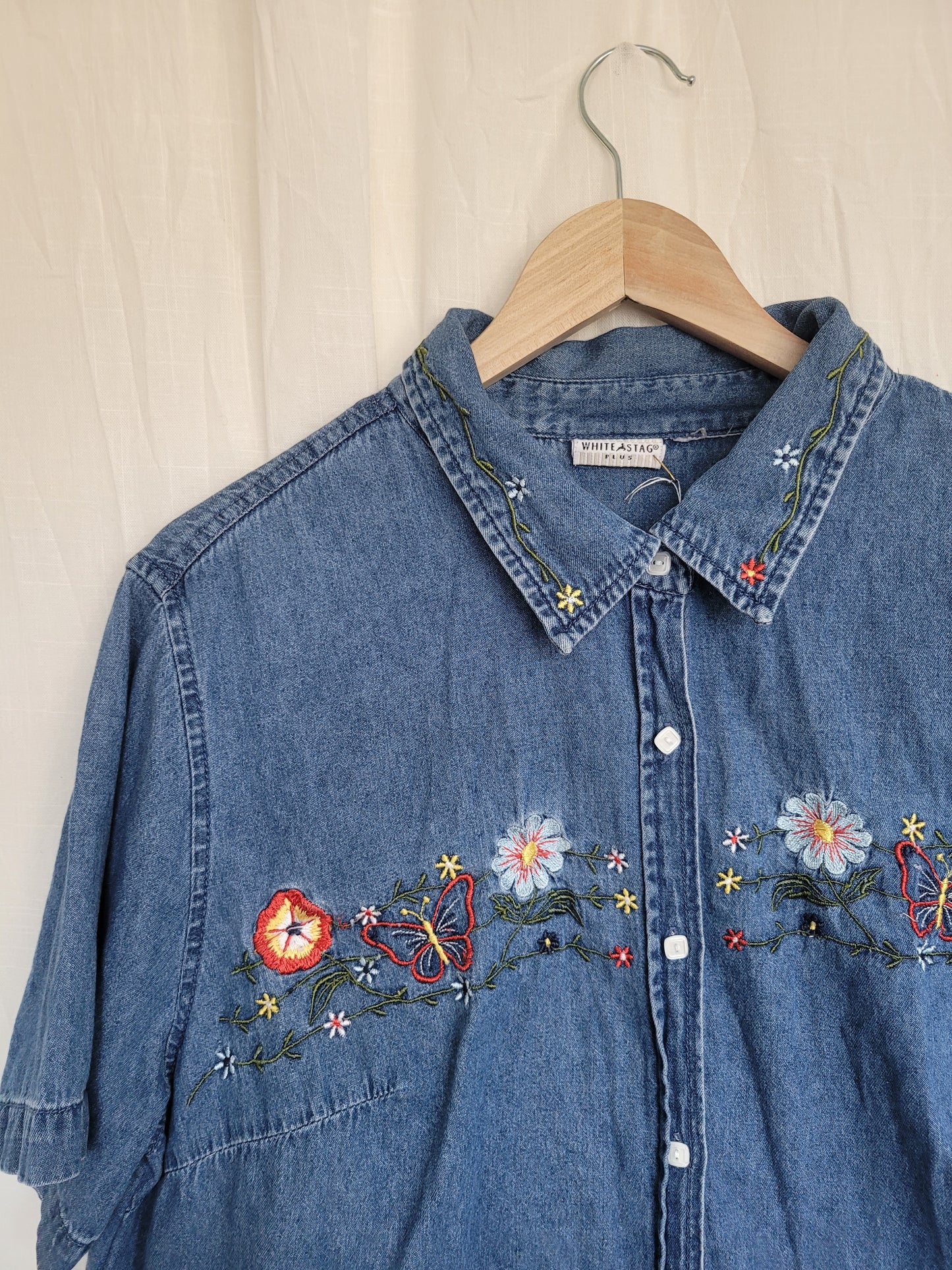 🌸 Butterfly Bloom - vintage cropped denim shirt with embroidered details - size L/XL