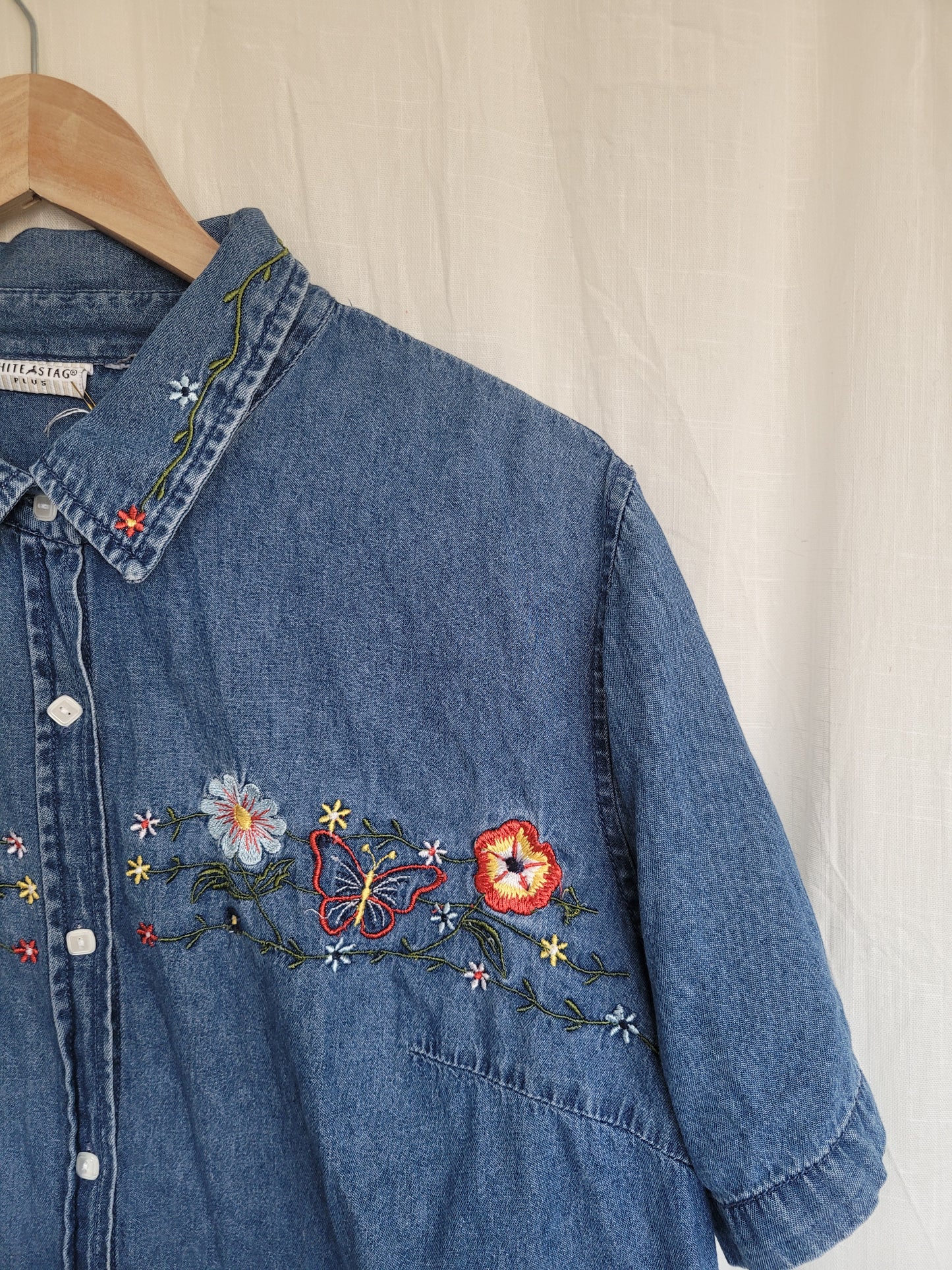 🌸 Butterfly Bloom - vintage cropped denim shirt with embroidered details - size L/XL