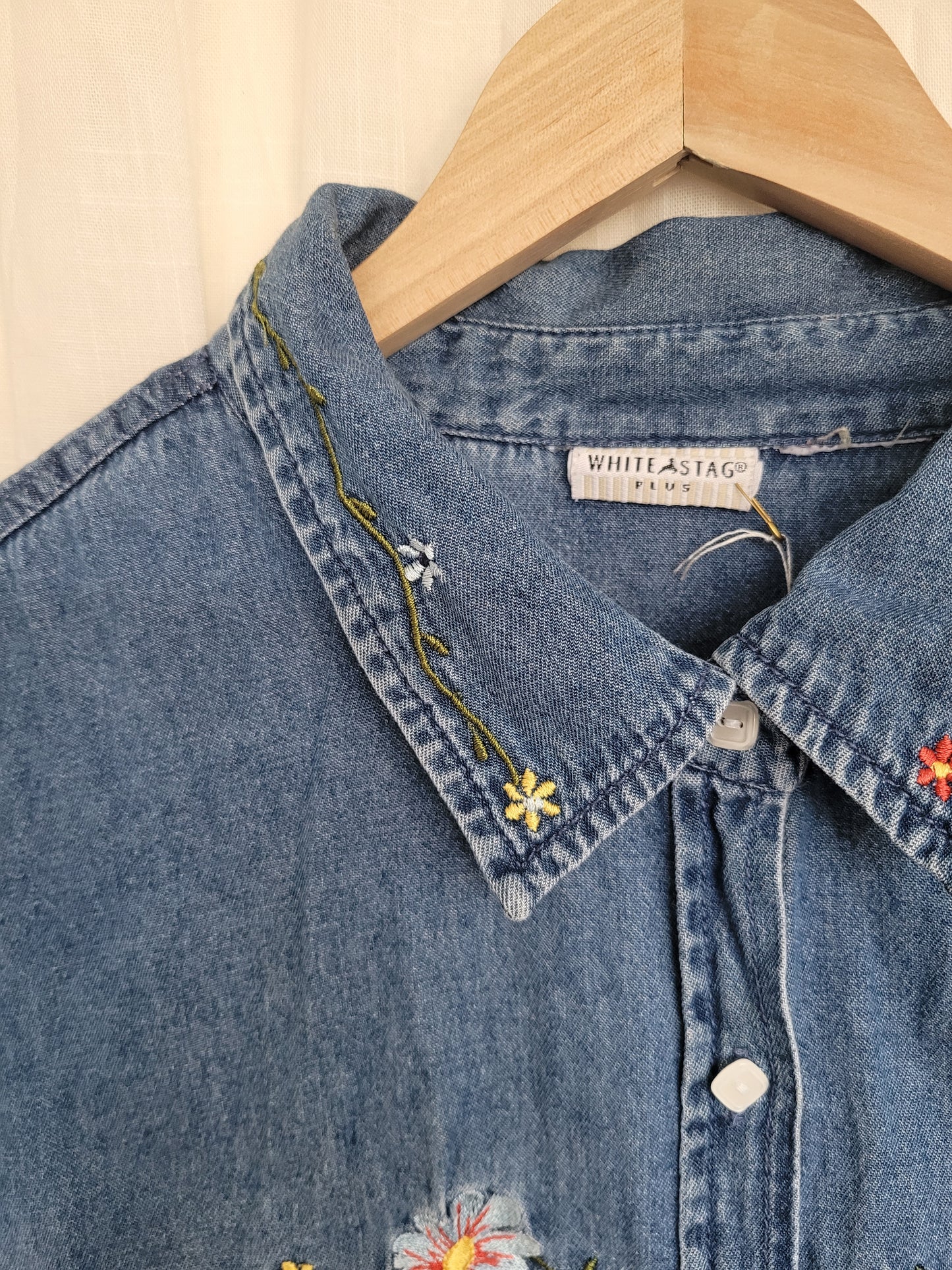 🌸 Butterfly Bloom - vintage cropped denim shirt with embroidered details - size L/XL