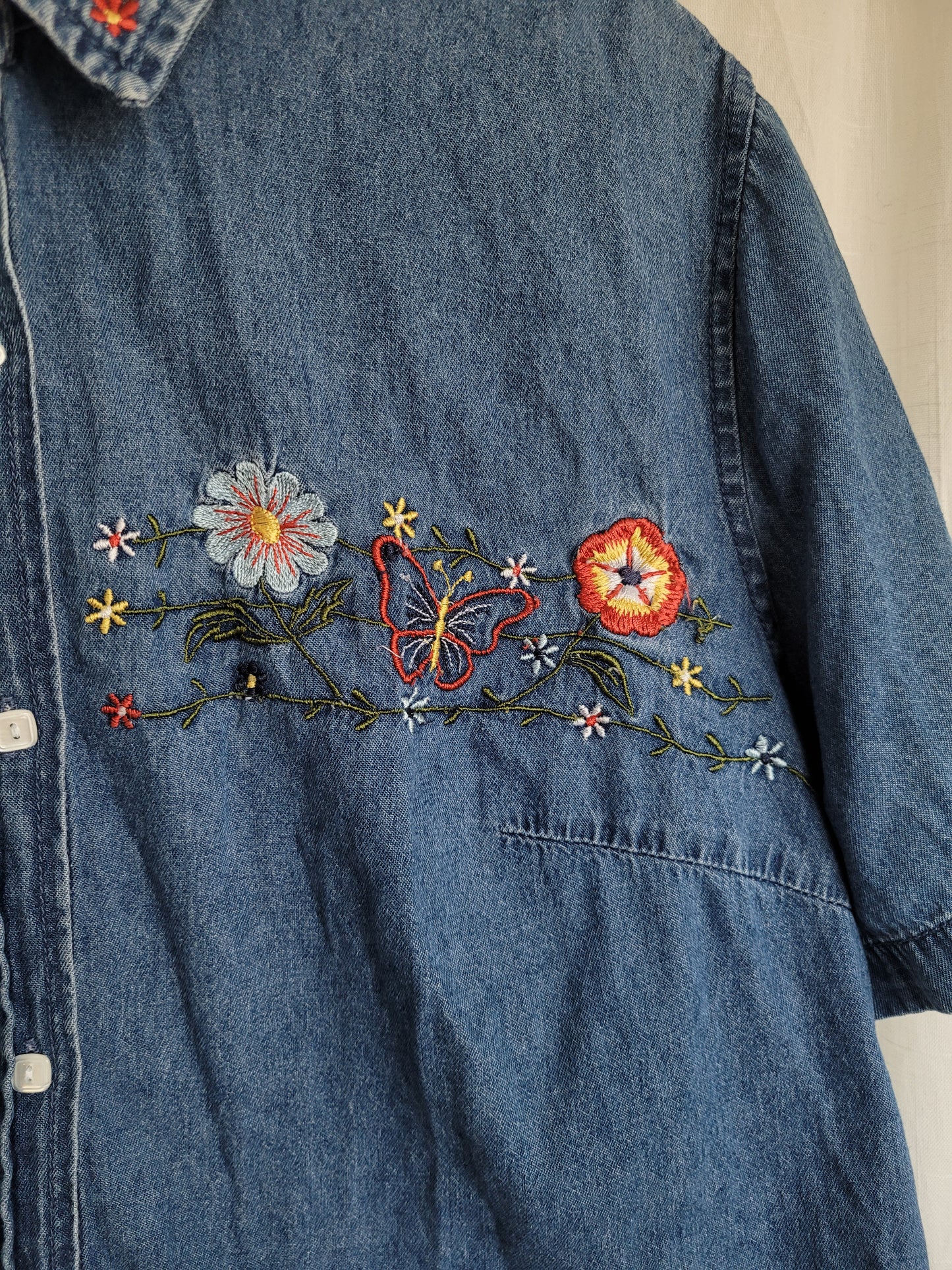🌸 Butterfly Bloom - vintage cropped denim shirt with embroidered details - size L/XL