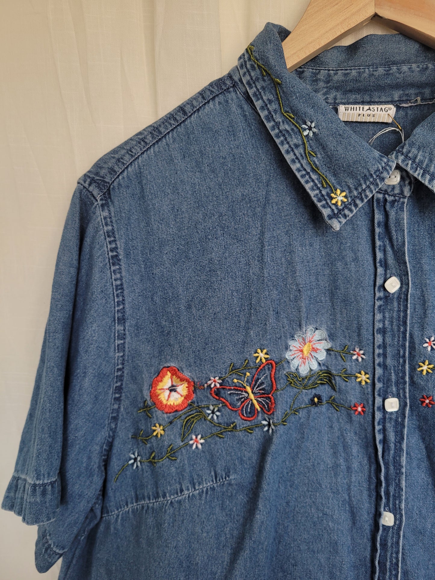 🌸 Butterfly Bloom - vintage cropped denim shirt with embroidered details - size L/XL