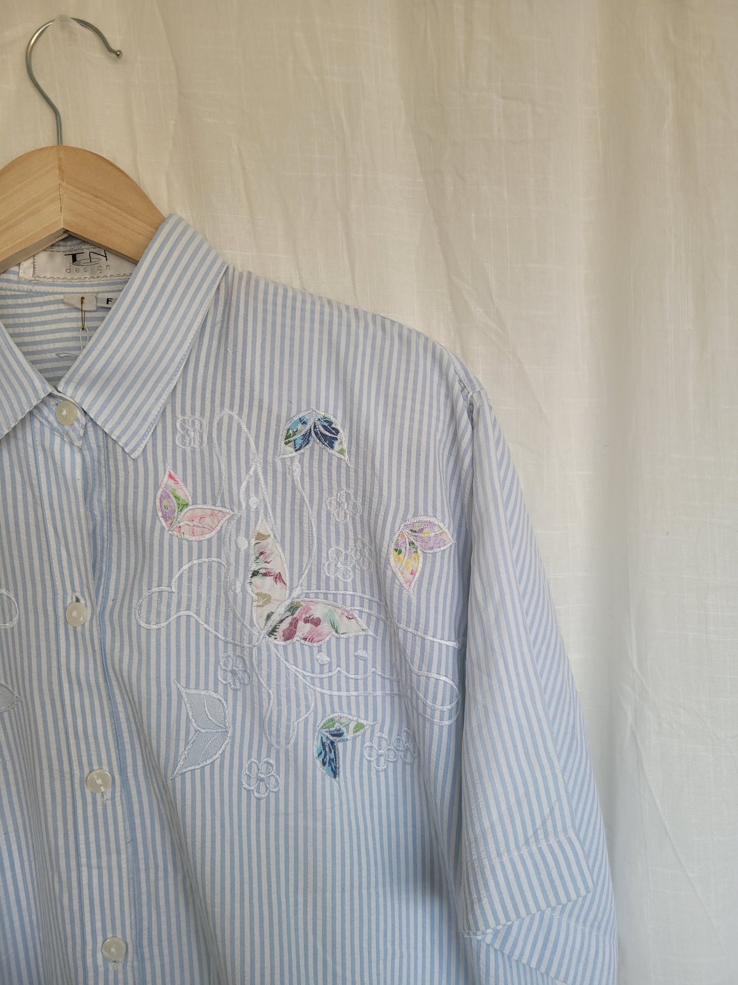 🦋 Sunny Day - vintage striped shirt with embroidered butterflies - size L/XL