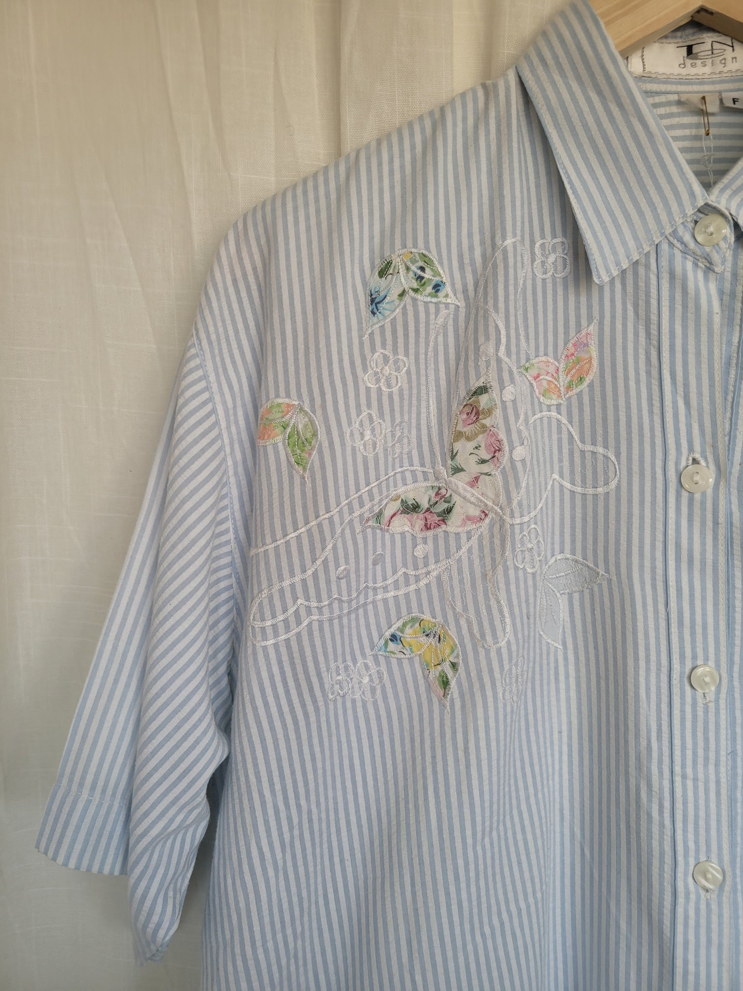 🦋 Sunny Day - vintage striped shirt with embroidered butterflies - size L/XL