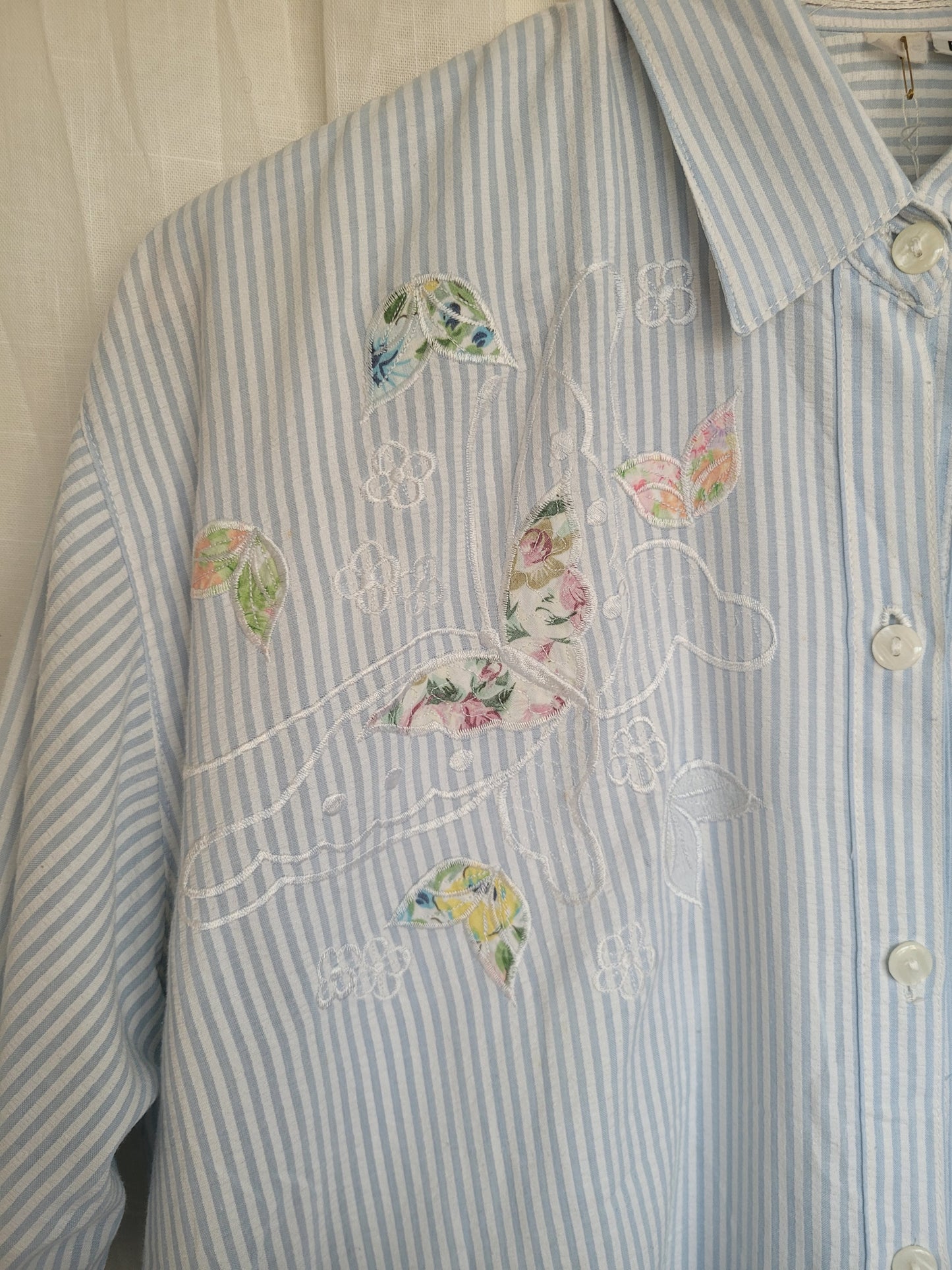 🦋 Sunny Day - vintage striped shirt with embroidered butterflies - size L/XL