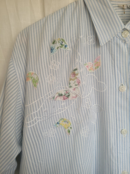 🦋 Sunny Day - vintage striped shirt with embroidered butterflies - size L/XL