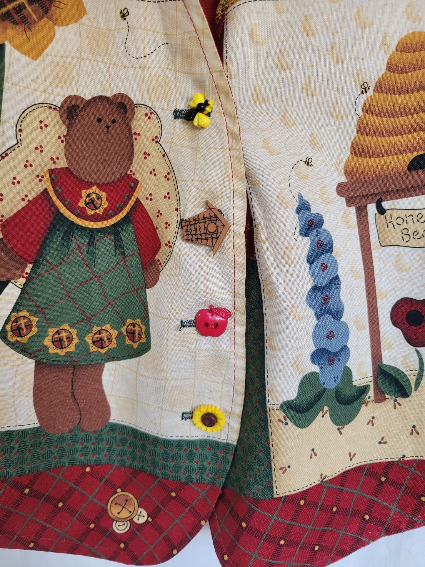 🌼 Sweet as Honey - vintage vest with bears and bees - size M