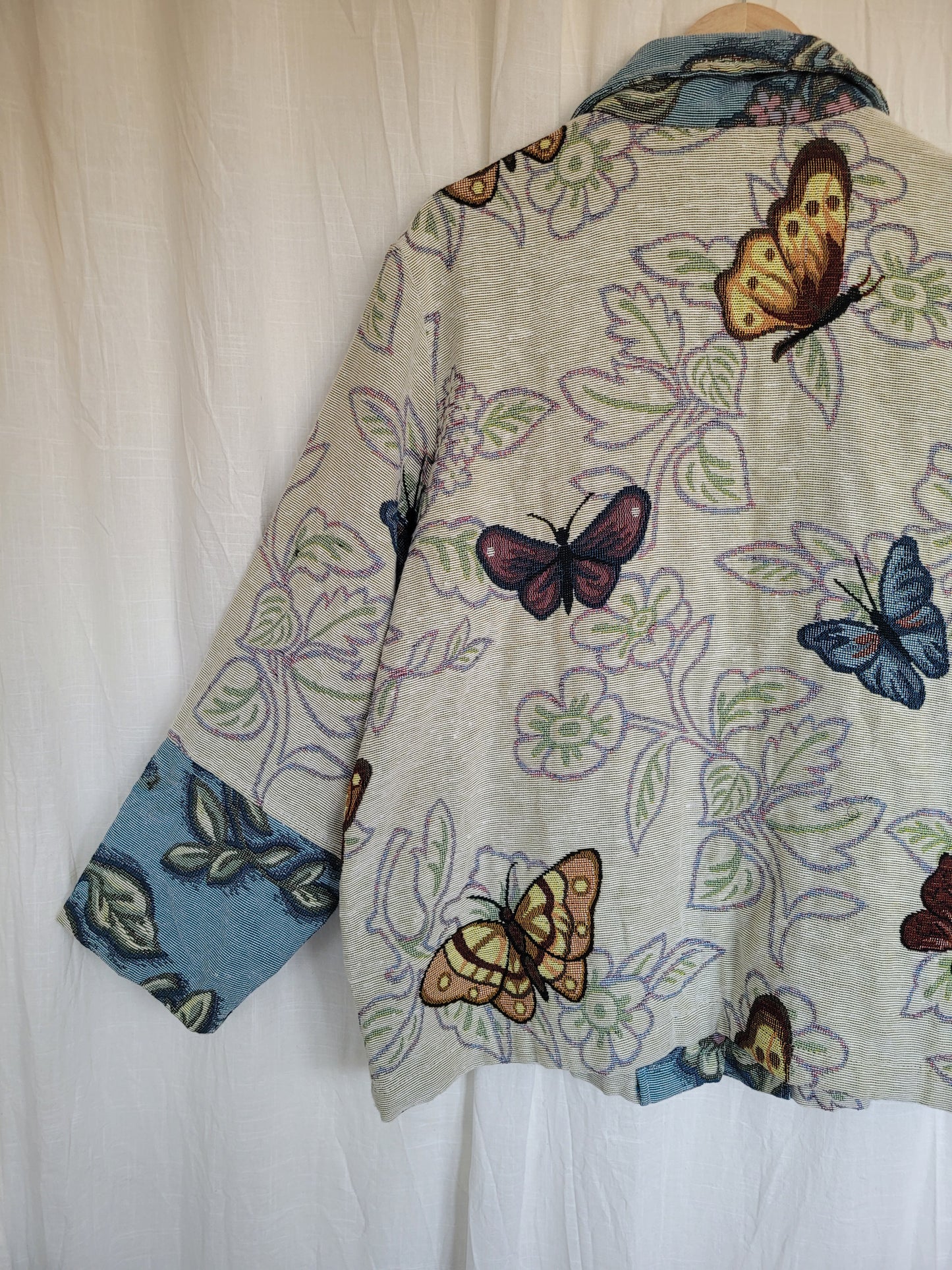 💙 Garden in Motion - vintage tapestry butterfly jacket - size L/XL