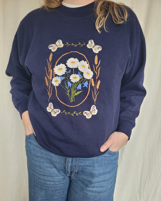 🌿 Garden Portrait - vintage crewneck sweater with embroidered flowers and butterflies - size S/M