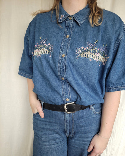 🌸 Garden Gate - vintage denim shirt with embroidered flower details - size XXL/3XL