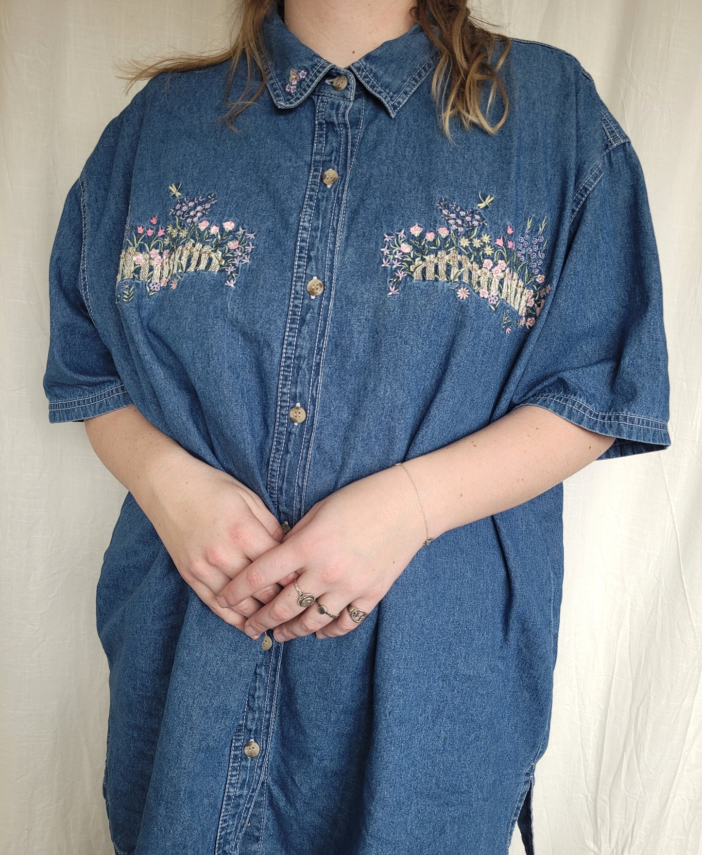 🌸 Garden Gate - vintage denim shirt with embroidered flower details - size XXL/3XL