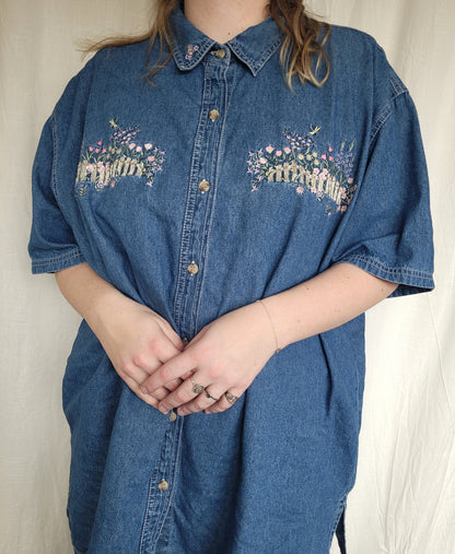 🌸 Garden Gate - vintage denim shirt with embroidered flower details - size XXL/3XL