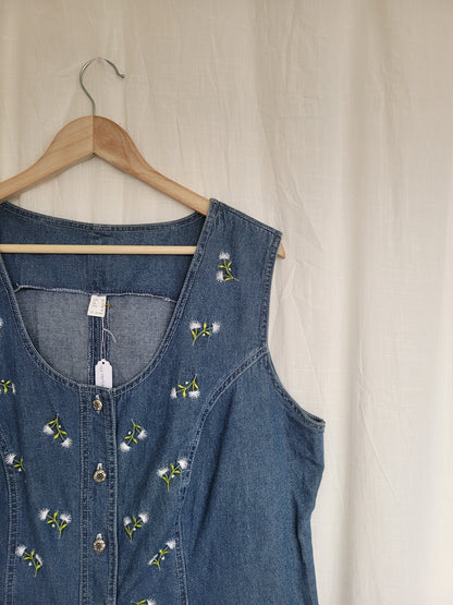 🤍 Alpine Garden - vintage denim vest with embroidered flowers - size XL