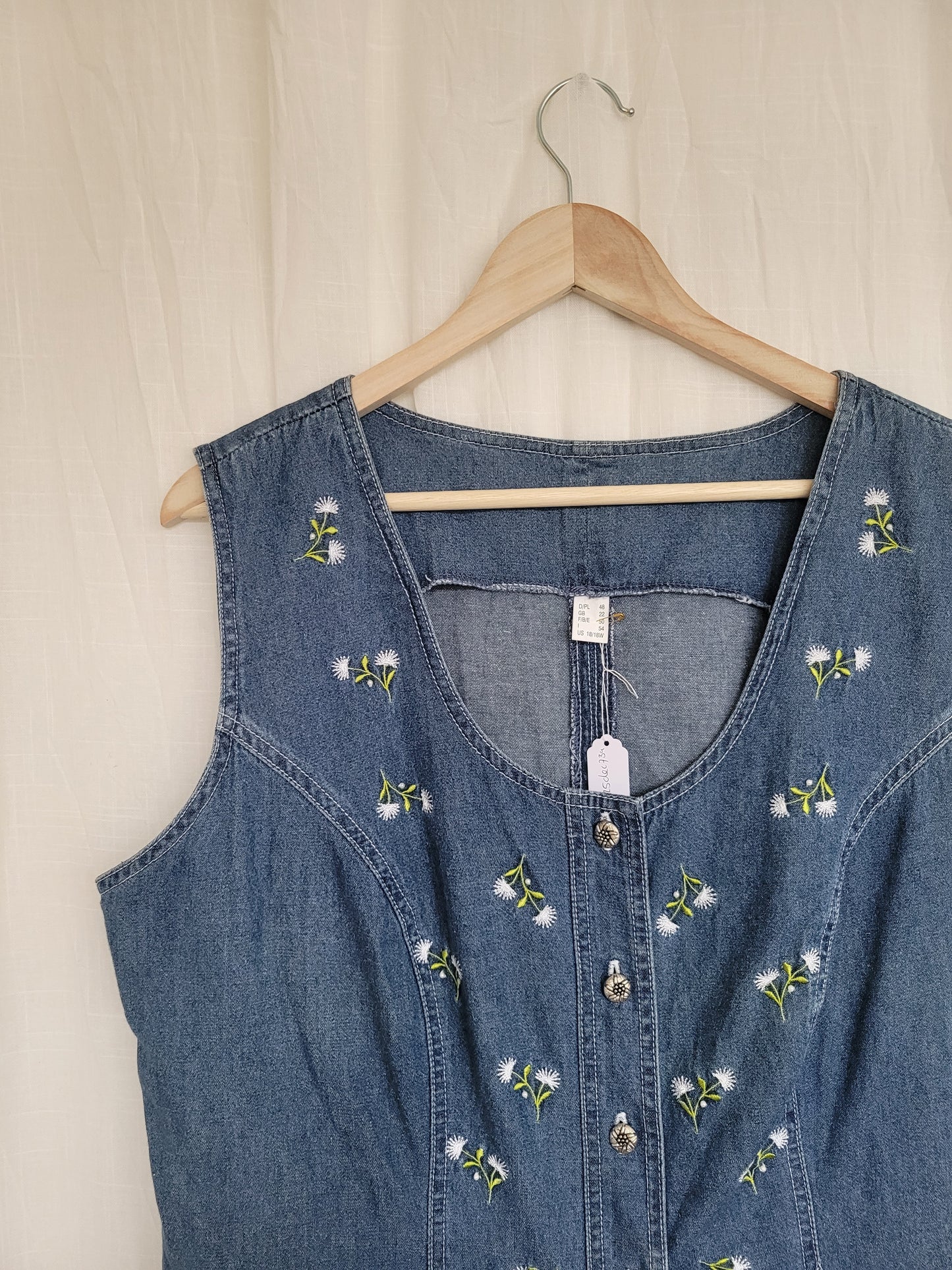 🤍 Alpine Garden - vintage denim vest with embroidered flowers - size XL