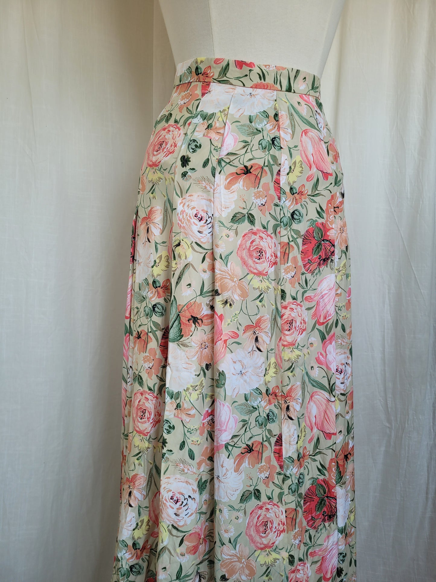 🌸 Blushing Garden - vintage skirt with flower pattern - size S