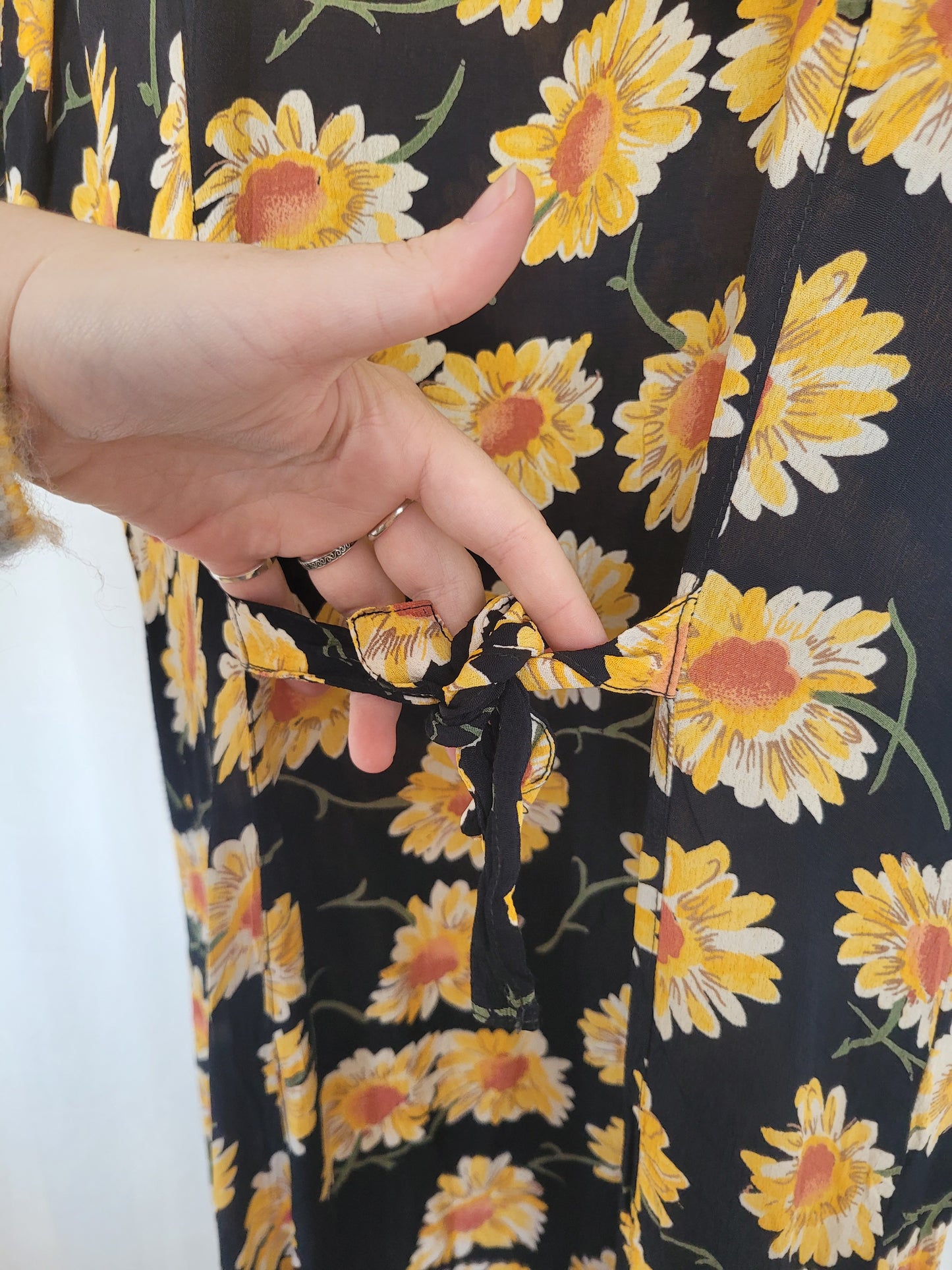 🖤 The Evening Garden - vintage long black dress with yellow flowerprint - size M/L