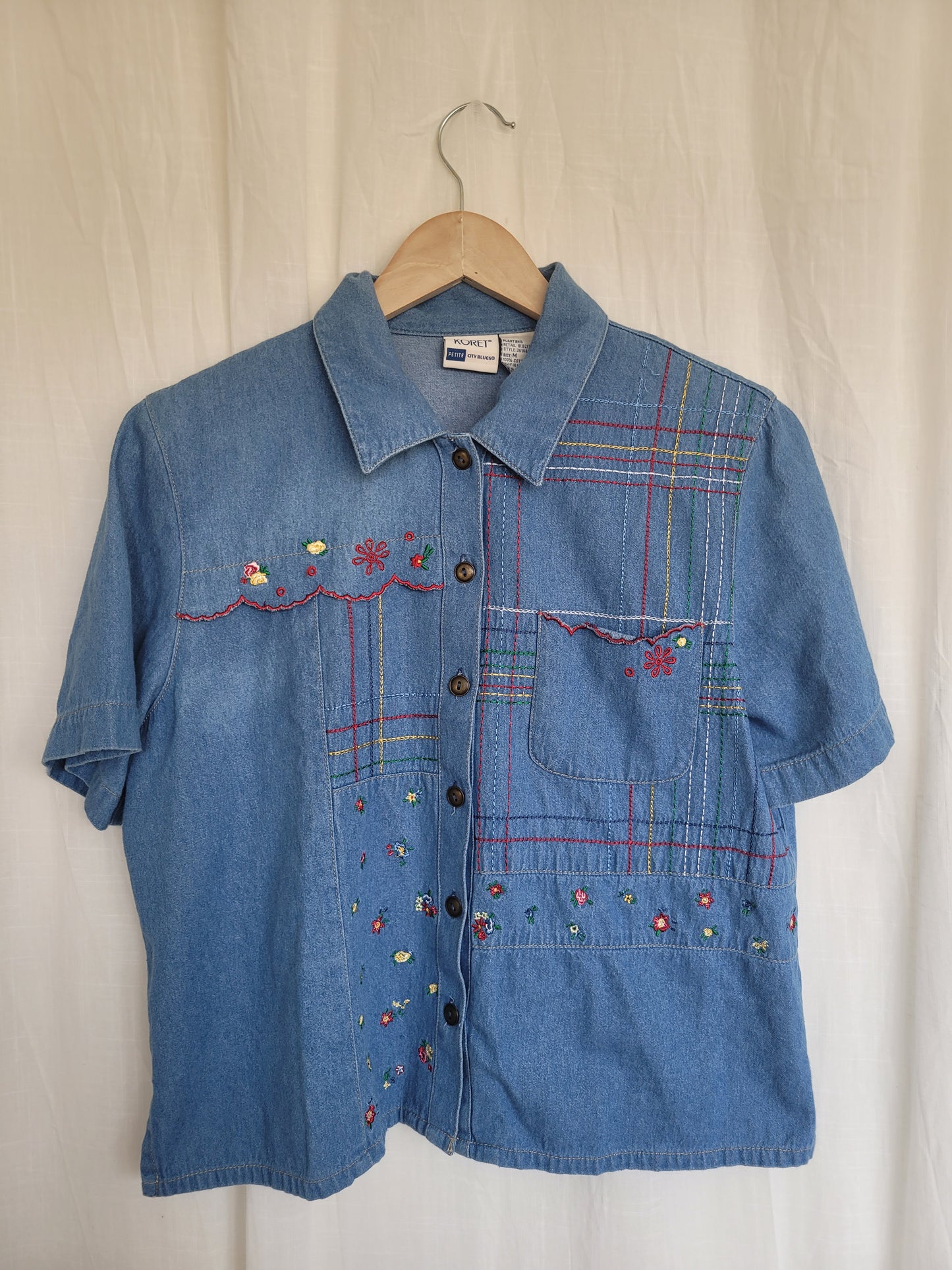 🌿 The Stripe & Bloom - vintage denim shirt with embroidered details - size M