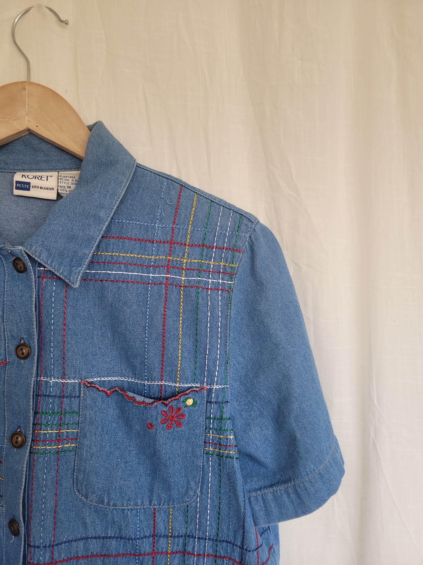 🌿 The Stripe & Bloom - vintage denim shirt with embroidered details - size M