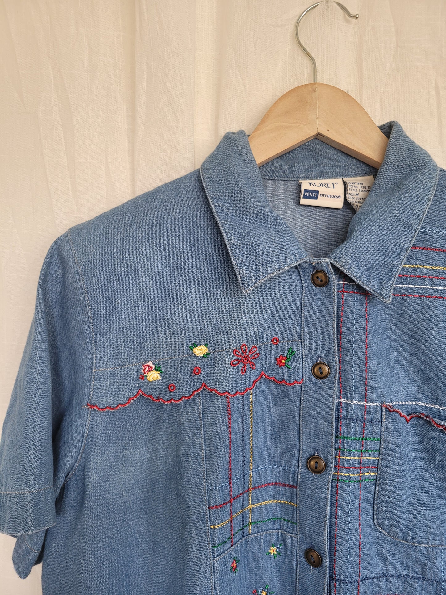 🌿 The Stripe & Bloom - vintage denim shirt with embroidered details - size M