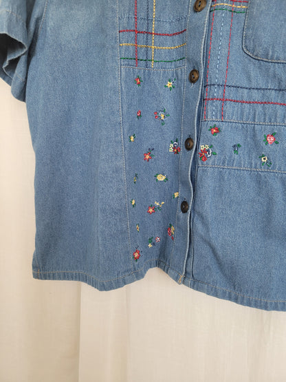 🌿 The Stripe & Bloom - vintage denim shirt with embroidered details - size M