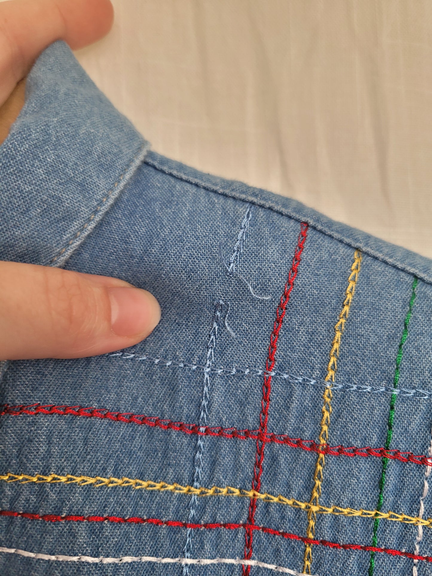 🌿 The Stripe & Bloom - vintage denim shirt with embroidered details - size M