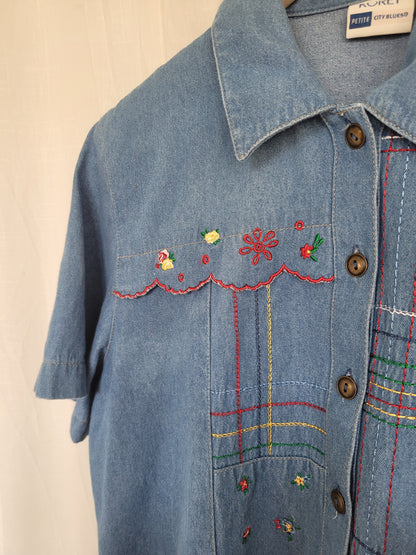 🌿 The Stripe & Bloom - vintage denim shirt with embroidered details - size M